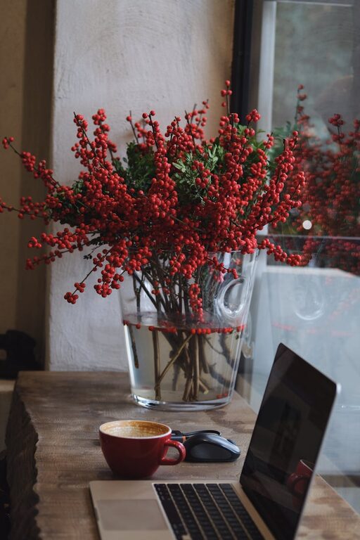 Simple Ways to Personalize Your Workspace for More Comfort and Productivity